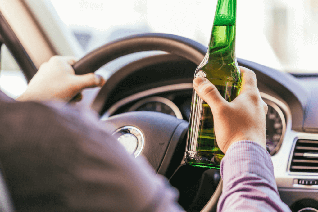 DIRIGIR EMBRIAGADO/ALCOOLIZADO É CRIME? DEIXAR UMA PESSOA SEM CARTEIRA DE MOTORISTA DIRIGIR É CRIME? ENTENDA!