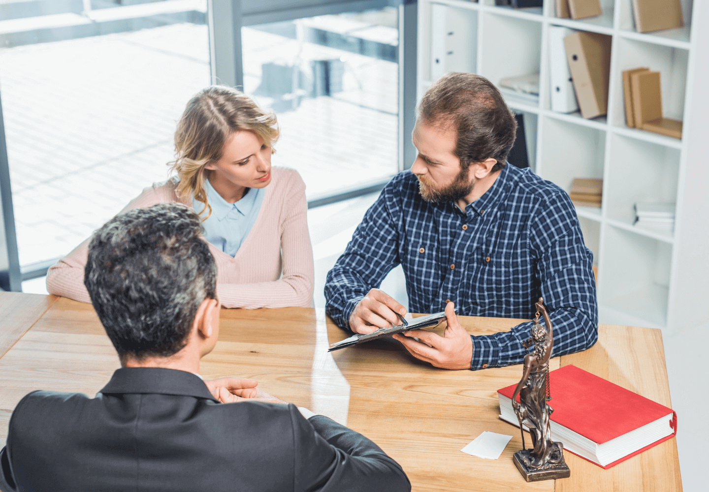 Como funciona o regime universal de bens? Diferenças, vantagens e considerações legais