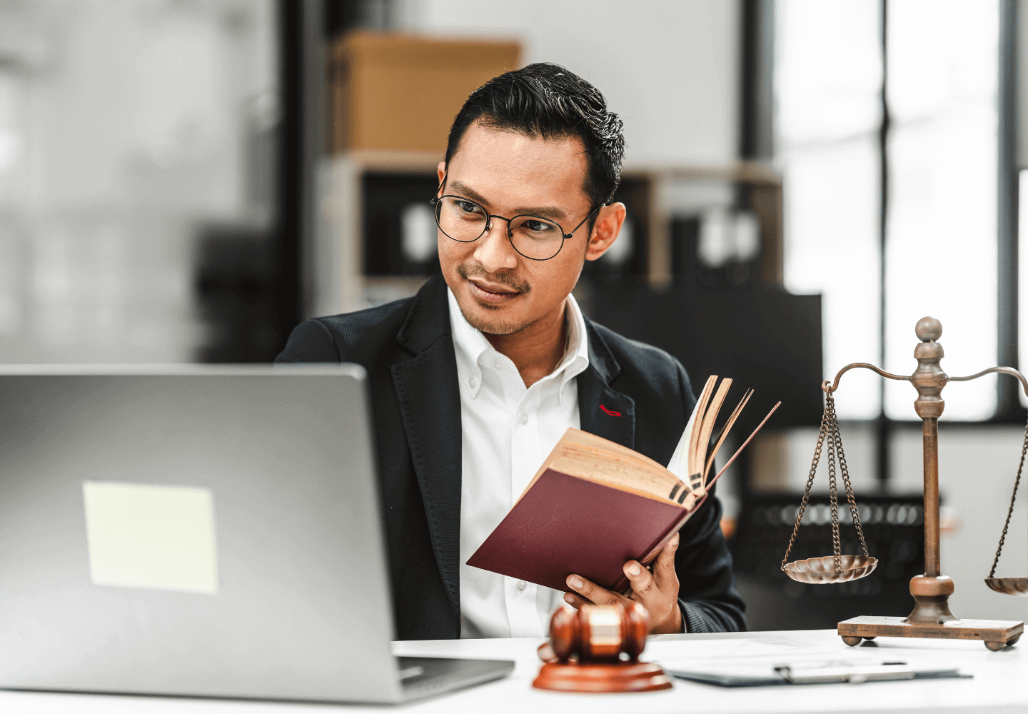 Advogado Trabalhista Empregador: Como Ele Pode Proteger Sua Empresa