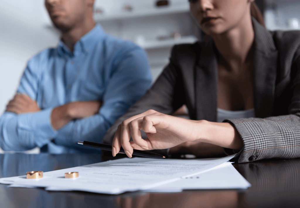 Precisa de advogado para divorciar? Saiba quando é obrigatório e o que fazer.